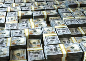 Move Over, Musk—The World’s Richest Woman Joined the $100B Club – Tesla (NASDAQ:TSLA), Walmart (NYSE:WMT)