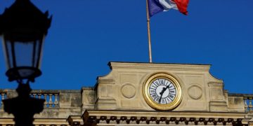 investingLive European markets wrap: Euro struggles as French political crisis deepens