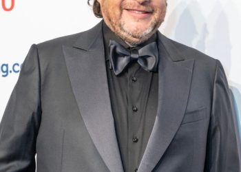 Salesforce CEO Marc Benioff Walks Back On His Support Of Trump’s National Guard Proposal For San Francisco: ‘I Sincerely Apologize’ – Salesforce (NYSE:CRM)