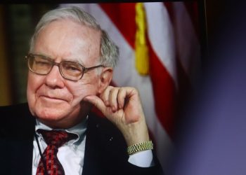 Warren Buffett’s Wealth-Building Tips For Upper Class: ‘Take Advantage of Compound Interest, Don’t Be Captivated By Siren Song of The Market’