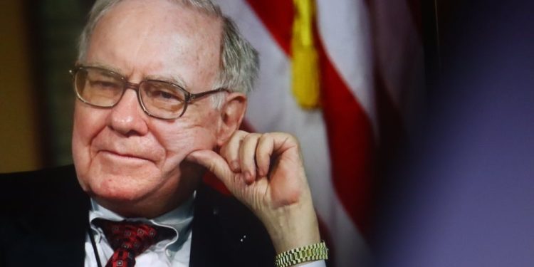 Warren Buffett’s Wealth-Building Tips For Upper Class: ‘Take Advantage of Compound Interest, Don’t Be Captivated By Siren Song of The Market’