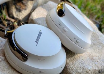 These QuietComfort Ultra headphones show Bose still does one thing better than Apple