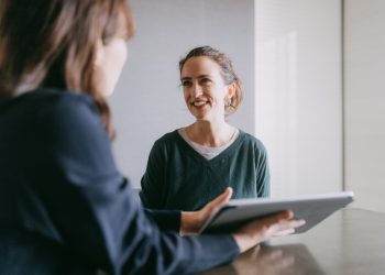 How to Choose a Financial Advisor – 6 Things to Consider