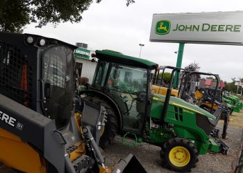 Stocks making the biggest moves premarket: DE, DELL, HPQ, ADSK