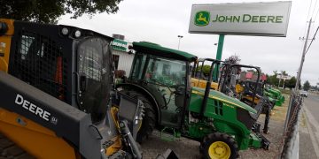 Stocks making the biggest moves premarket: DE, DELL, HPQ, ADSK