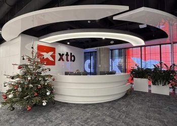 eToro Profit Jumps Nearly 50% Amid $150M Buyback; Is the UK Overreacting to Stablecoin Risks?