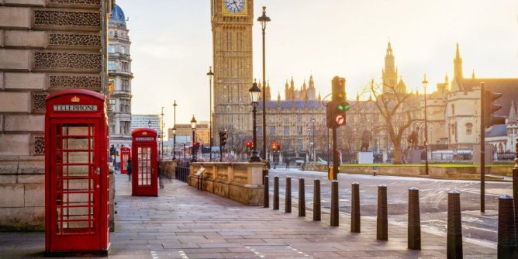 Crypto Holders Warned as UK Budget Confirms Platforms Will Track Gains