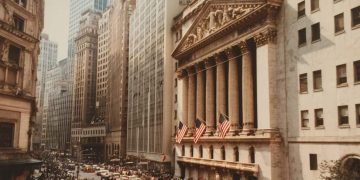 BofA FMS: AI bubble biggest tail risk for 45% of respondents