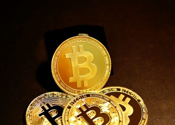 Bitcoin Short-Term Holders Panic Again, And Analysts Say We’re At A Major Crossroads