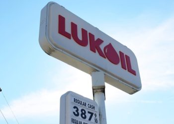 Carlyle explores deal for foreign assets of Russia’s Lukoil