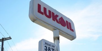 Carlyle explores deal for foreign assets of Russia’s Lukoil