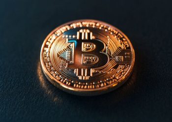 ‘Sell Bitcoin, Buy Gold,’ Says Peter Schiff As BTC Price Drops to $92.5K