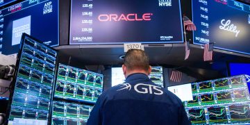 Stocks making the biggest moves midday: ORCL, JBL, PSKY, TPL