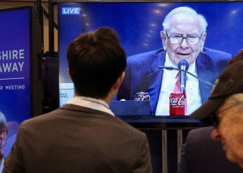 Can AI make you the next Warren Buffett? One bank is working to find out