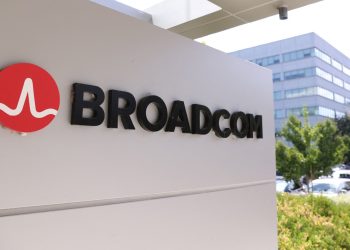 Stocks making the biggest moves premarket: AVGO, CFLT, CVNA