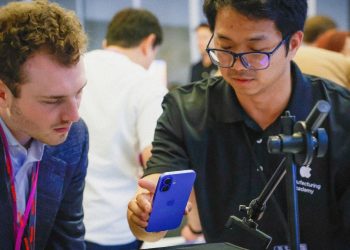Apple Engineers Are Inspecting Bacon Packaging to Help Level Up US Manufacturers