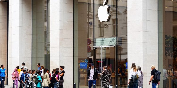 Apple’s App Course Runs $20,000 a Student. Is It Really Worth It?