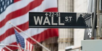 Stock Market Today: S&P 500, Dow Jones Futures Down As Santa Rally Hopes Fade—Investors Await Initial Jobless Claims Report – SPDR S&P 500 (ARCA:SPY)