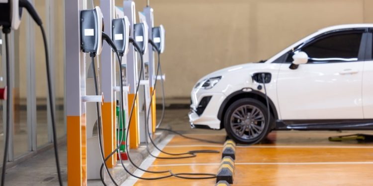 EV Sales To Fall In US For First Time Since 2019: Trump’s Big Beautiful Bill Could Be At Fault – Tesla (NASDAQ:TSLA)