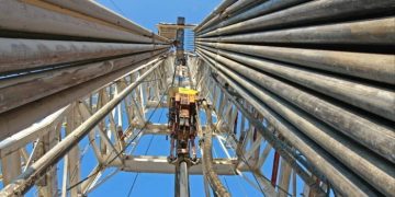 Hedge fund Mason Capital seeks to resolve legal dispute over US gas driller