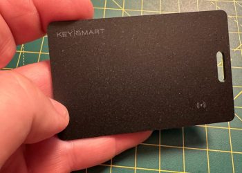 My favorite AirTag wallet alternative is lightweight, super thin, and surprisingly cheap