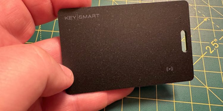 My favorite AirTag wallet alternative is lightweight, super thin, and surprisingly cheap