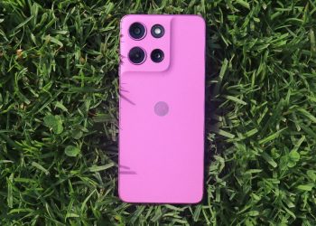 Why I prefer this $200 Motorola phone over Samsung and Google’s budget models