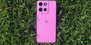 Why I prefer this $200 Motorola phone over Samsung and Google’s budget models