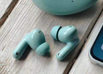 These OnePlus earbuds transported me from my noisy commute, but the price is more wild