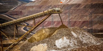 Stocks making the biggest moves midday: NEM, AAPL, SNDK, DECK