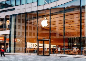 Could a Wearable AI Pin Be the Next Big Thing for Apple Stock?