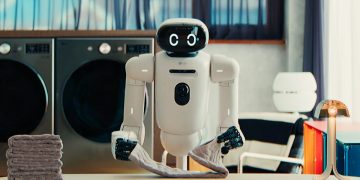 LG says its CLOiD home robot will be folding laundry and making breakfast at CES