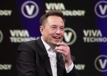 Scaramucci Slams Dems Over Musk, Noem Ends Venezuelan Protections And More: This Week In Politics