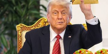 Trump back en route to Davos after “minor electrical issue” with Air Force One