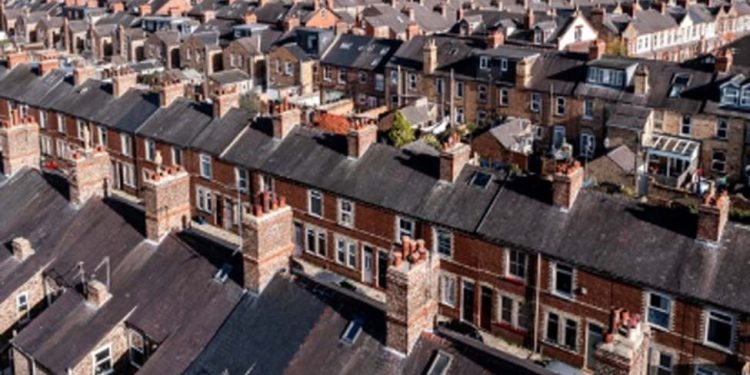 UK net mortgage approvals fell slightly in November