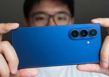 I changed these 7 settings on my Samsung phone to extend the battery life by hours