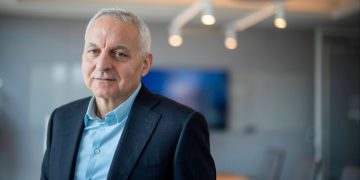 Rolls-Royce proposes multimillion pound bonus boost for chief executive