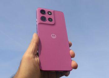 Why I prefer this $200 Motorola phone over Google and Samsung’s cheaper models