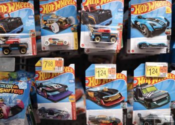 Stocks making the biggest moves in after hours: HOOD, LYFT, F, MAT