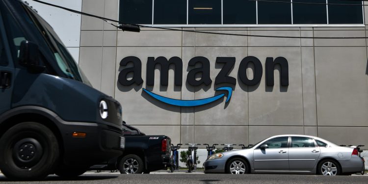 Stocks making the biggest moves midday: AMZN, EL,GOOS, QCOM