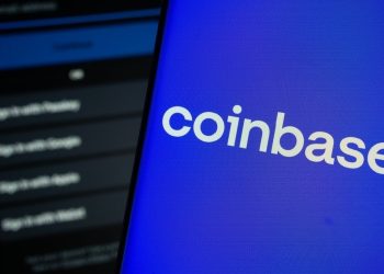 Coinbase Employees Reportedly Face Wise “Payment Blocks” Amid UK Banking Crackdown