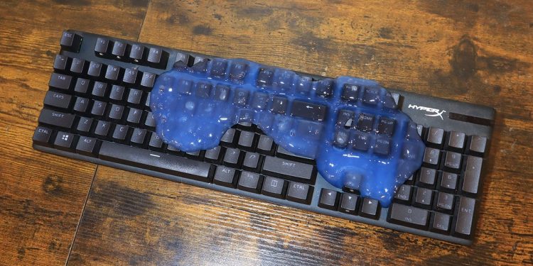 This $5 cleaning gel did wonders for my keyboard – and 4 other PC cleaning tips