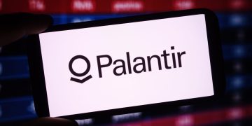 Retail investor buys during Monday’s market turmoil: XLE, PLTR