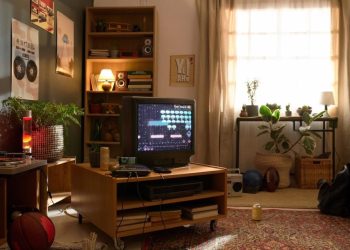 Palmer Luckey Turned His Side Hustle That Began Life As A Teen-Run Online Forum Into A $1 Billion Valuation Opportunity: Here's How He Did It