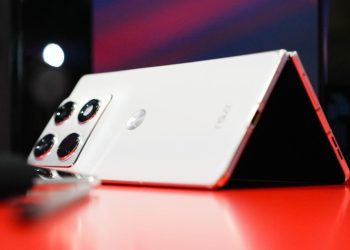 Motorola Razr Fold hands-on: This beats Samsung and Google Pixel in notable ways