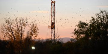 Investors bet central banks will respond to oil shock with rate rises