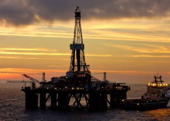 Eight former UK energy ministers call for U-turn on oil and gas