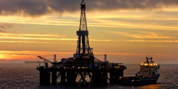 Eight former UK energy ministers call for U-turn on oil and gas