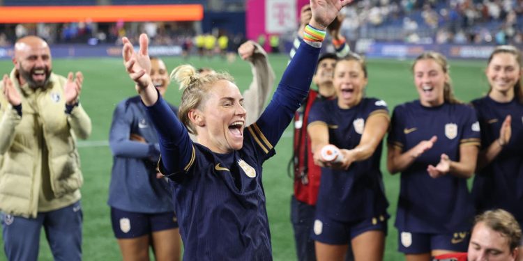 Seattle Reign Star Jess Fishlock Announces Retirement After 14 Seasons