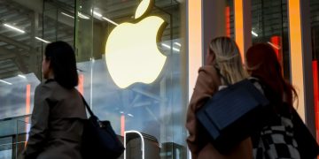 Stocks making the biggest moves midday: AAPL, ARM, AVGO, UNH